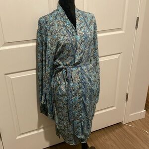 Kimono style dress can be worn with tights, jeans or as a dress. One size
